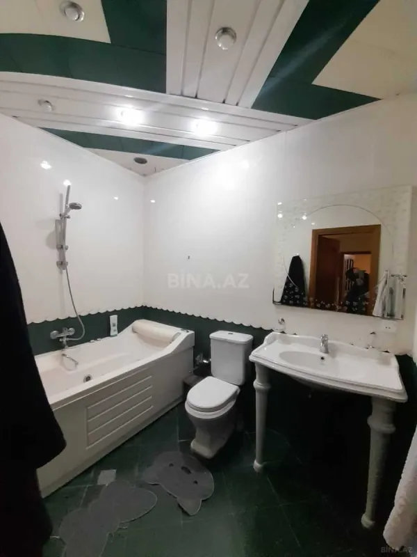 Satılır 3 otaqlı mənzil 131 m²