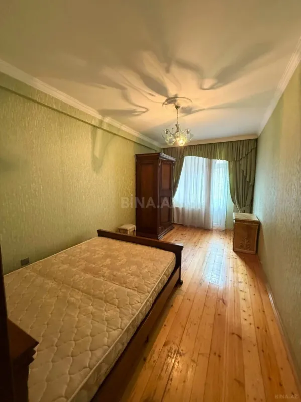 Satılır 3 otaqlı mənzil 130 m²