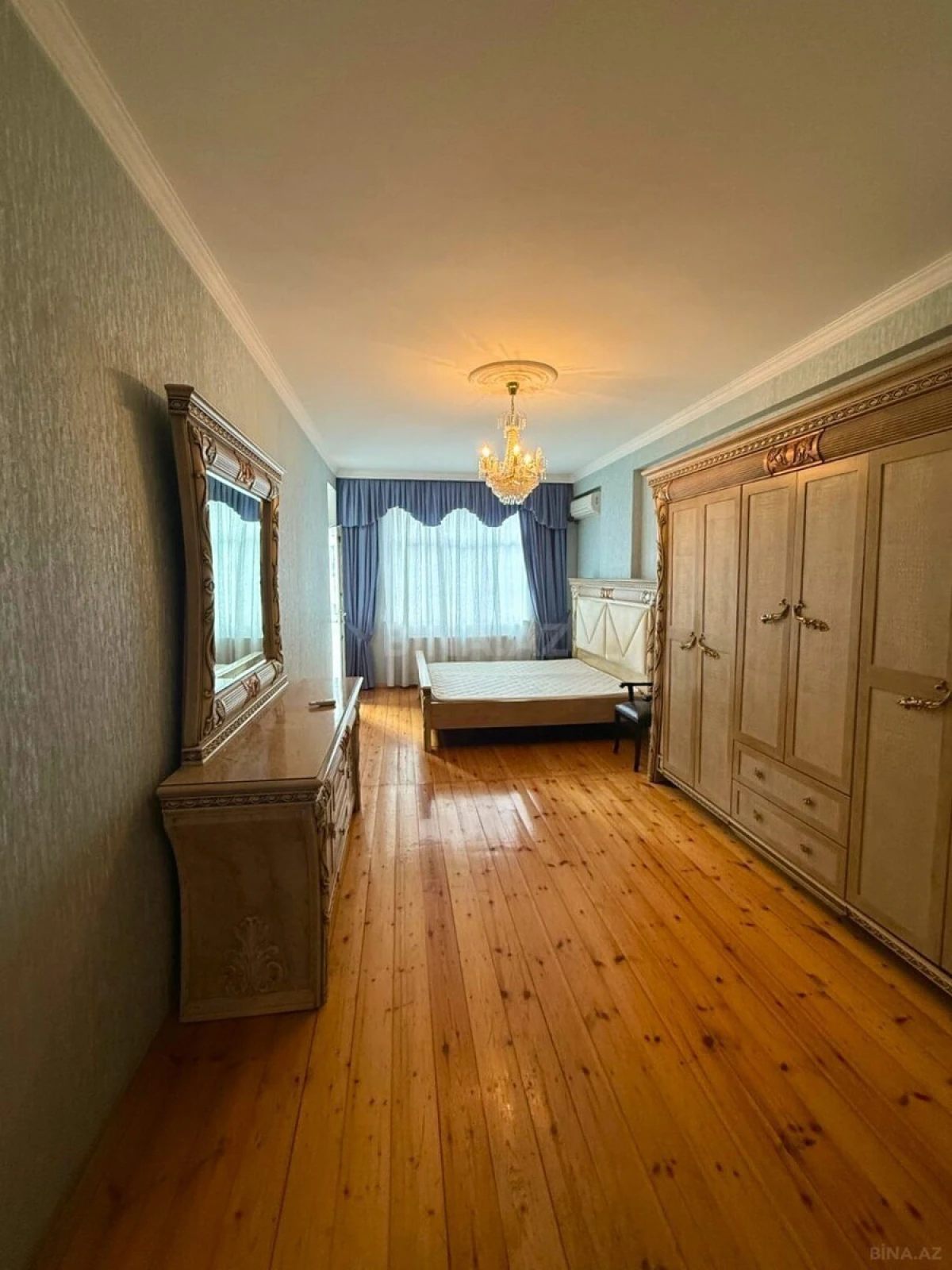 Satılır 3 otaqlı mənzil 130 m²