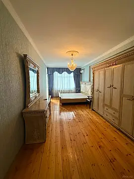 Satılır 3 otaqlı mənzil 130 m²