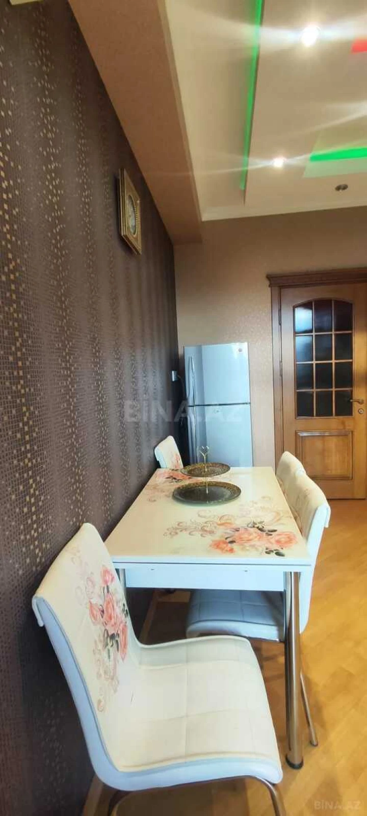 Kirayə verilir 2 otaqlı mənzil 100 m²