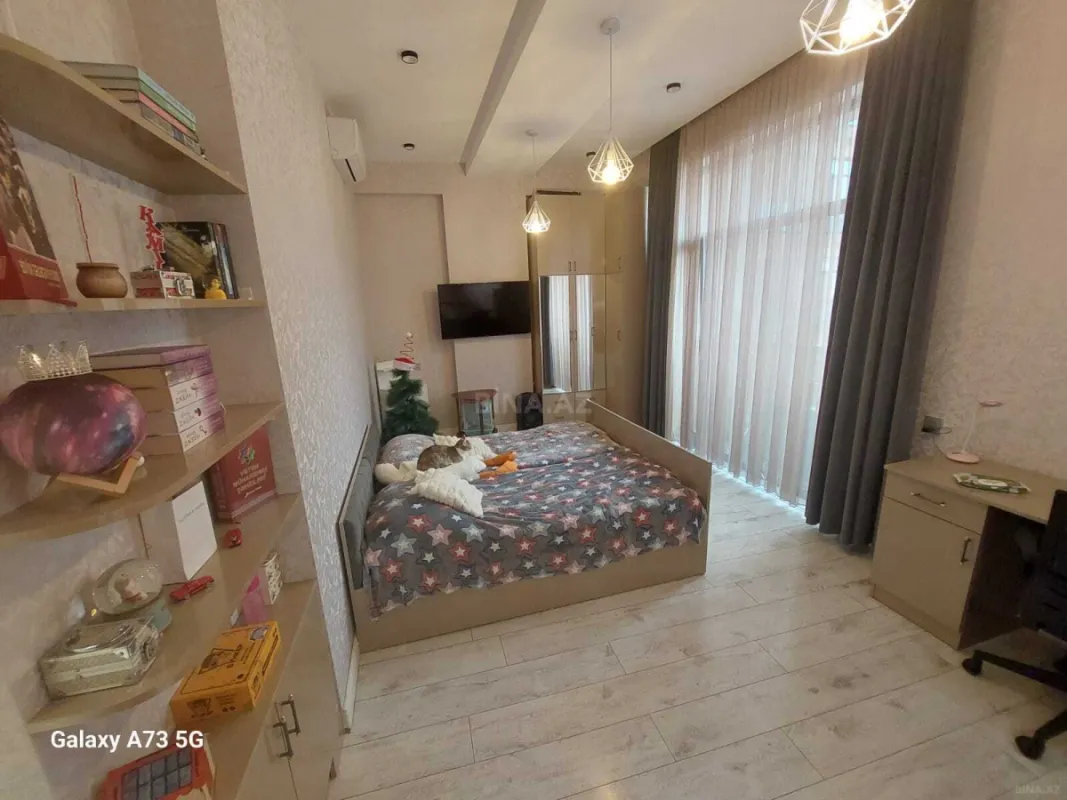 Satılır 2 otaqlı mənzil 97 m²