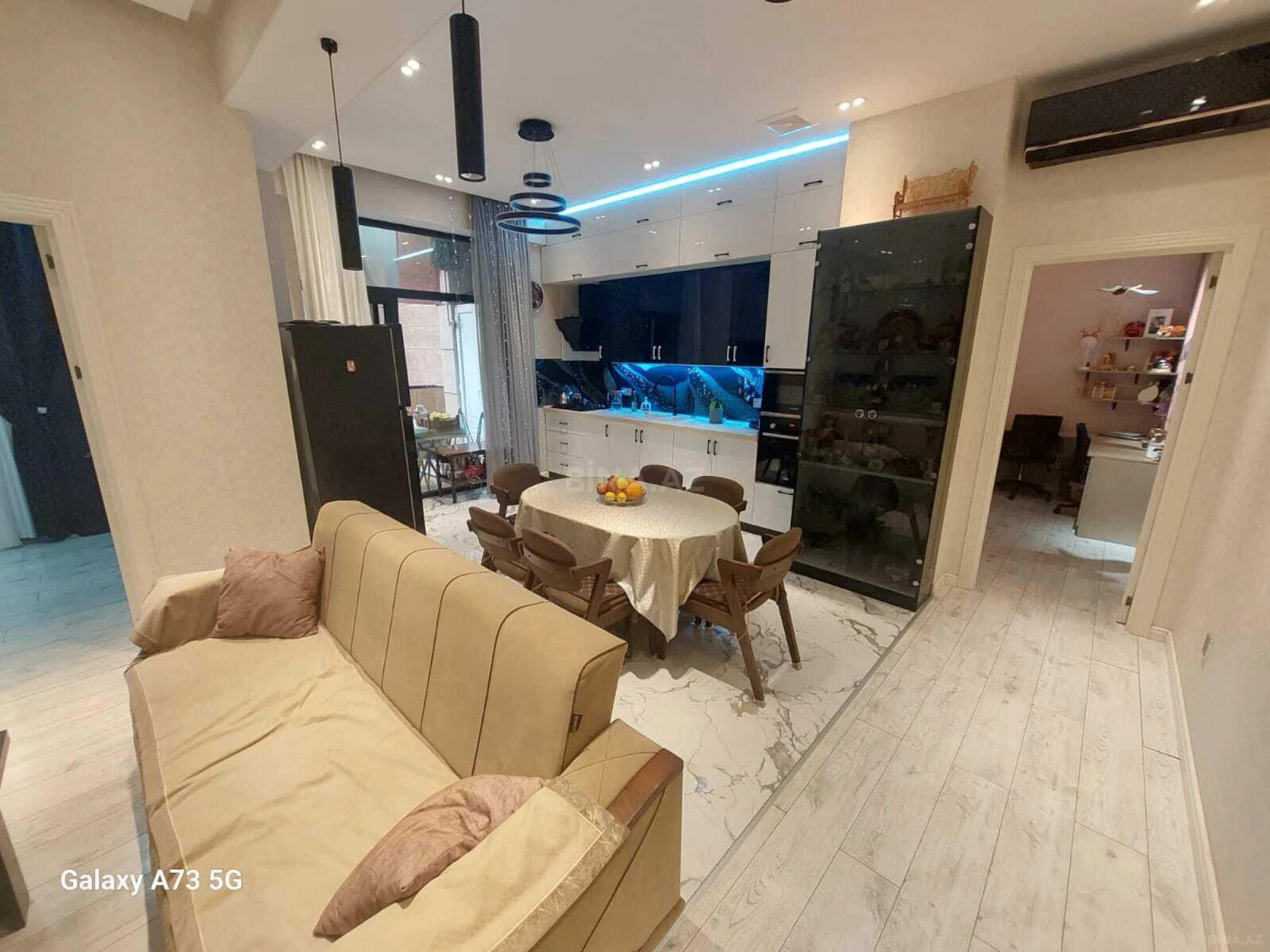 Satılır 2 otaqlı mənzil 97 m²