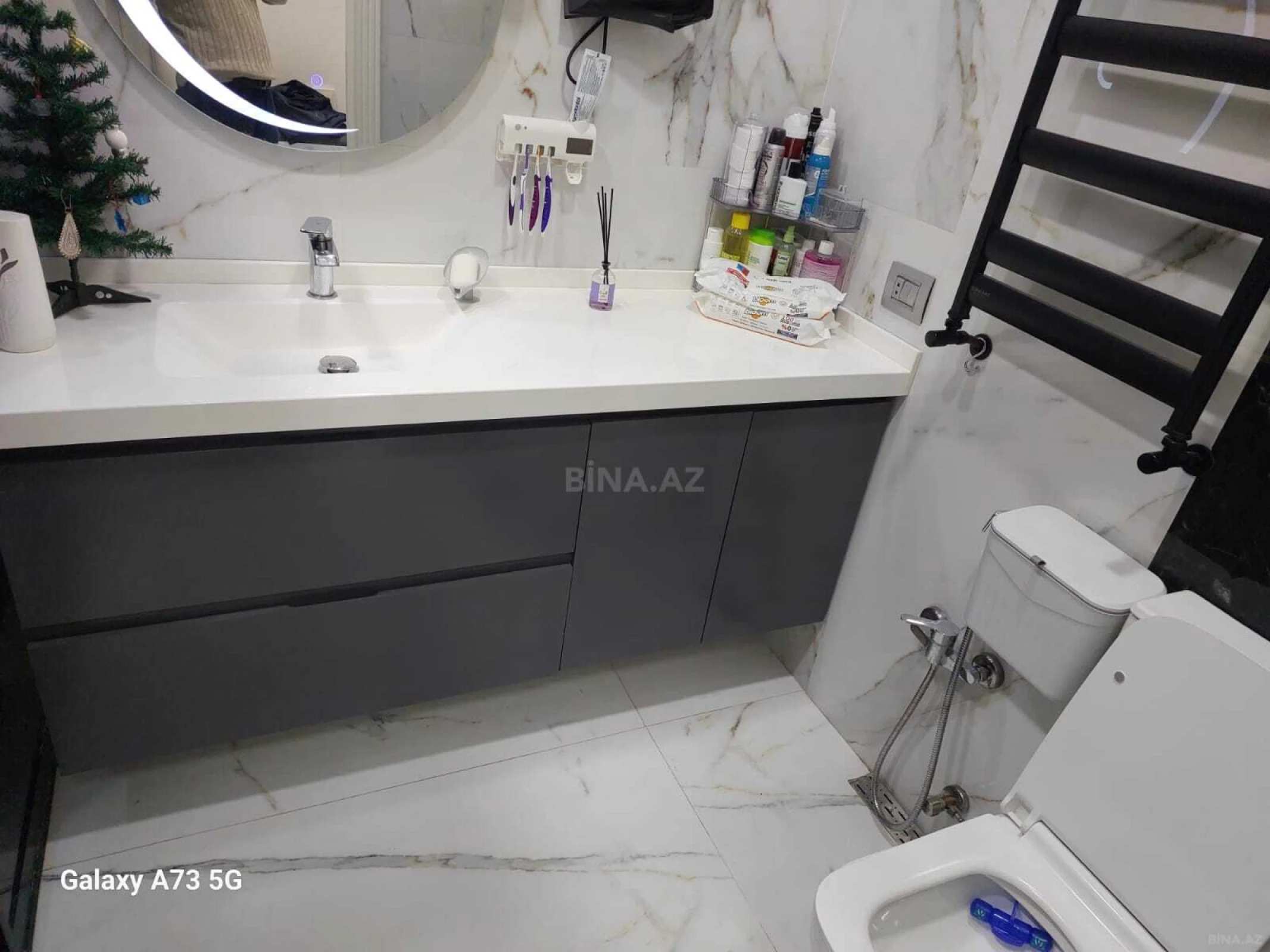 Satılır 2 otaqlı mənzil 97 m²