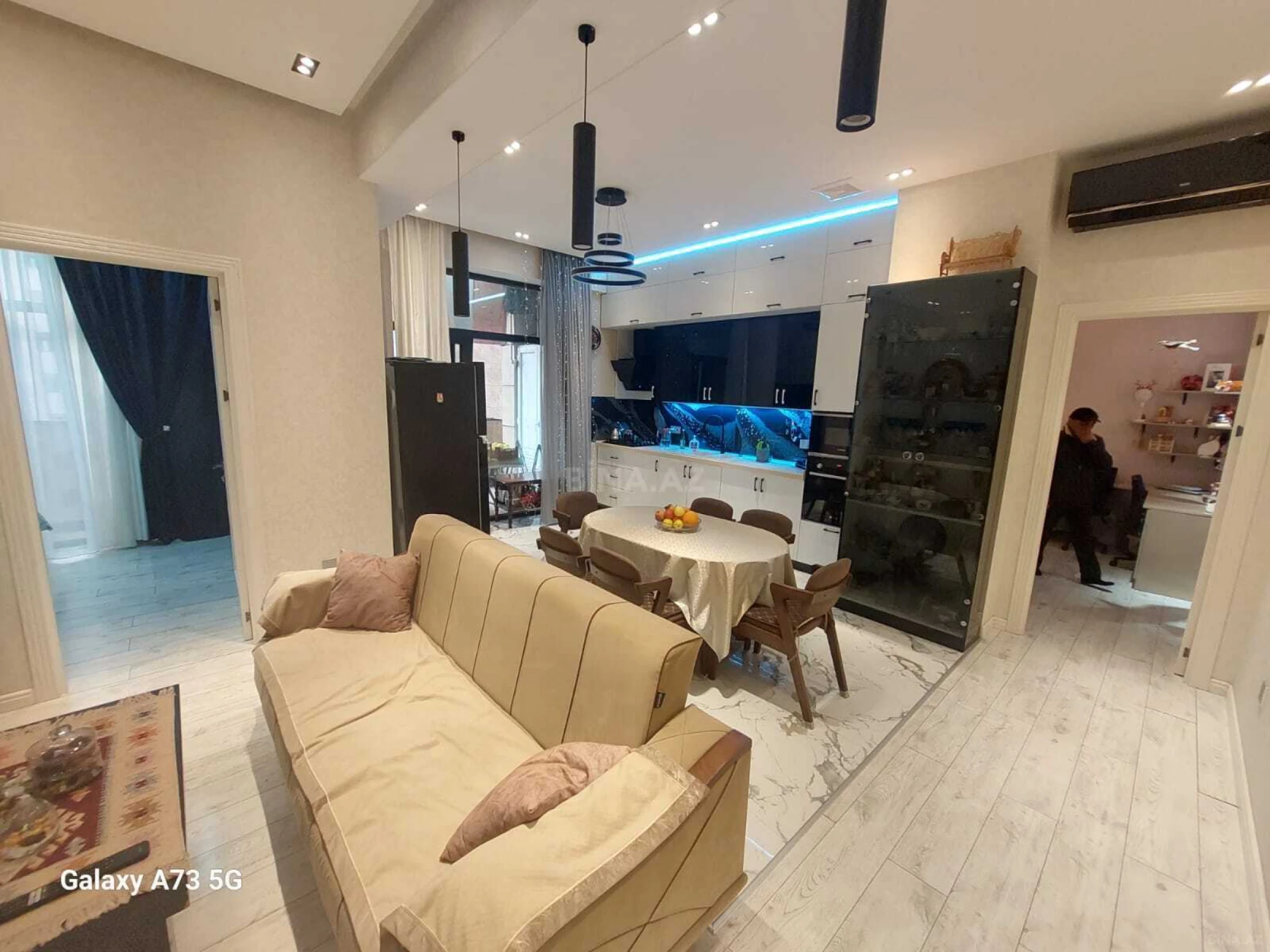 Satılır 2 otaqlı mənzil 97 m²