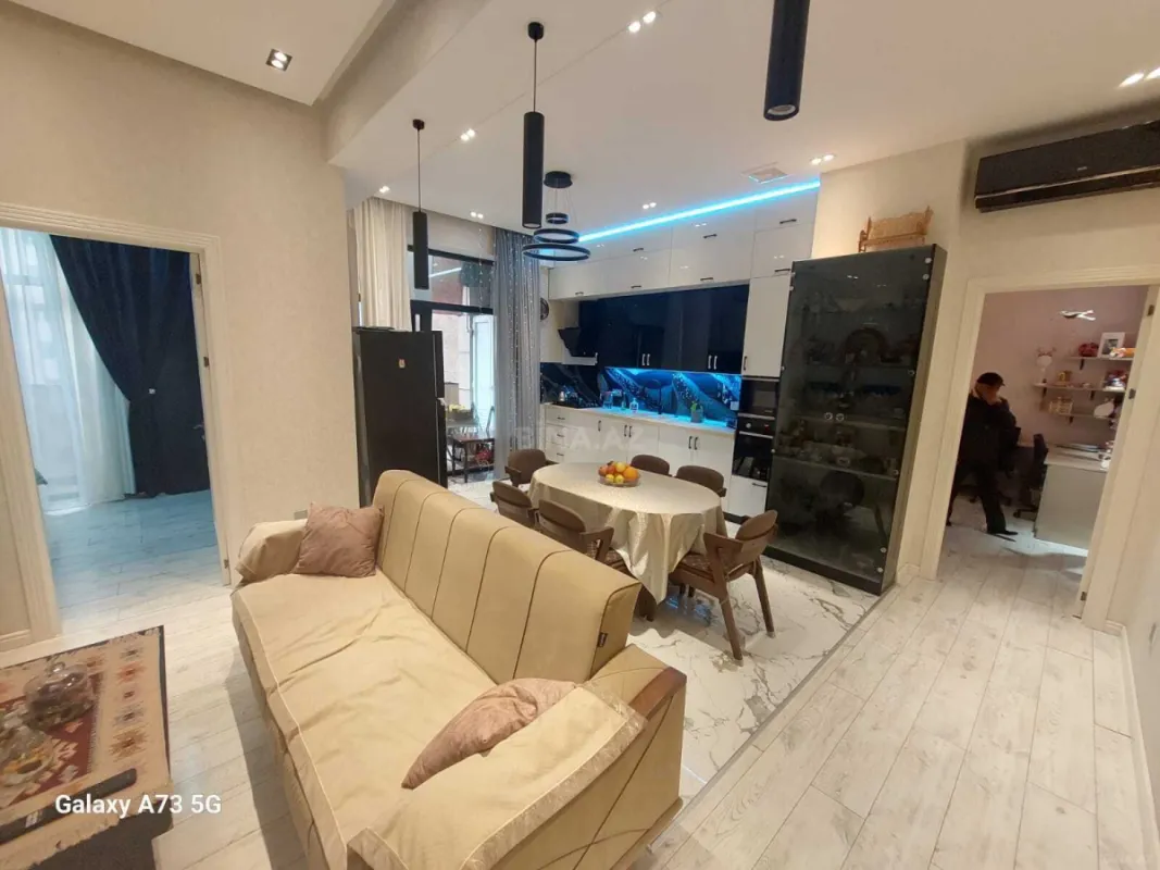 Satılır 2 otaqlı mənzil 97 m²