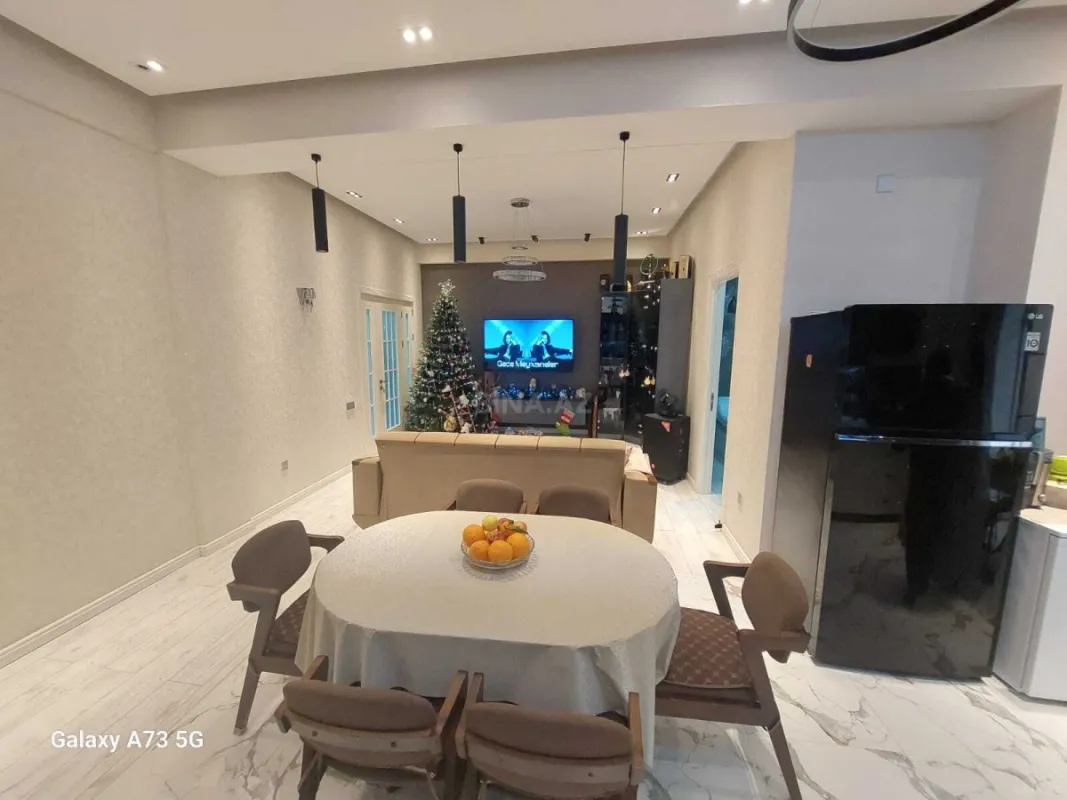 Satılır 2 otaqlı mənzil 97 m²