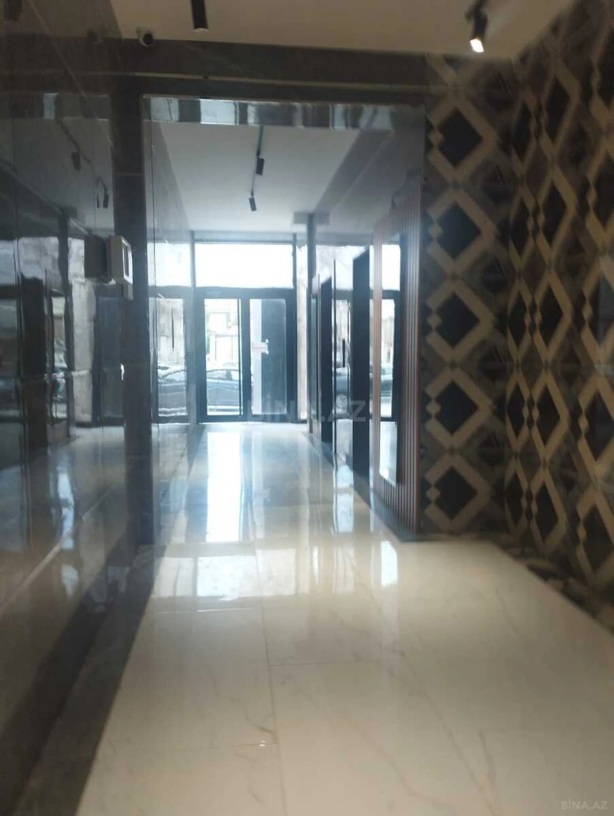 Satılır 2 otaqlı mənzil 97 m²