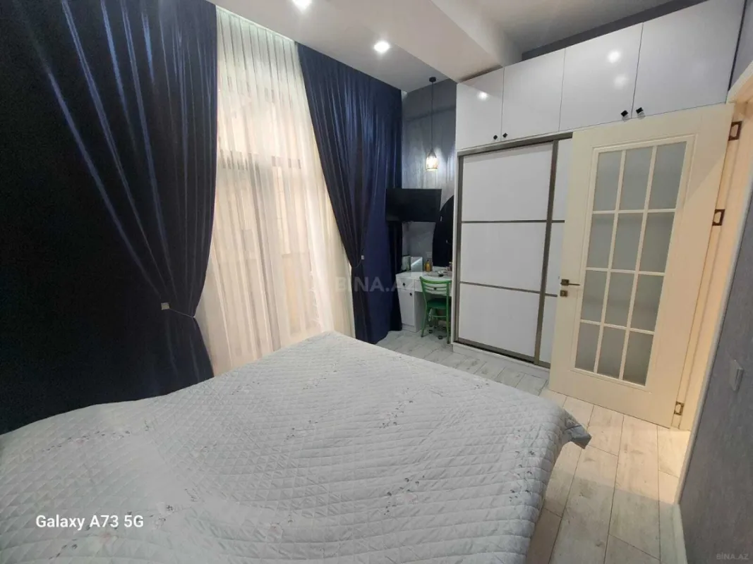 Satılır 2 otaqlı mənzil 97 m²