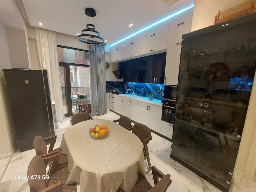 Satılır 2 otaqlı mənzil 97 m²