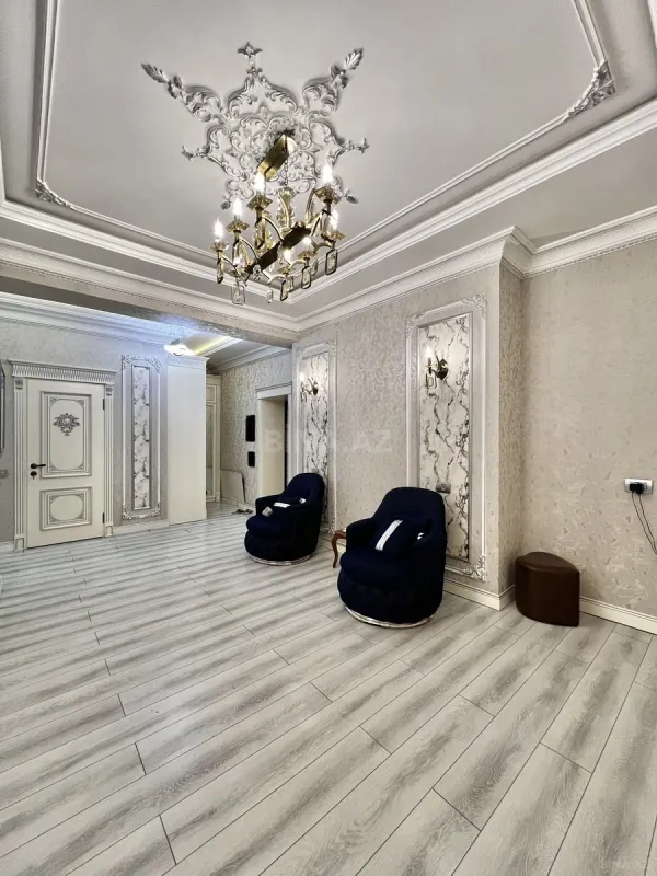 Satılır 4 otaqlı mənzil 220 m²