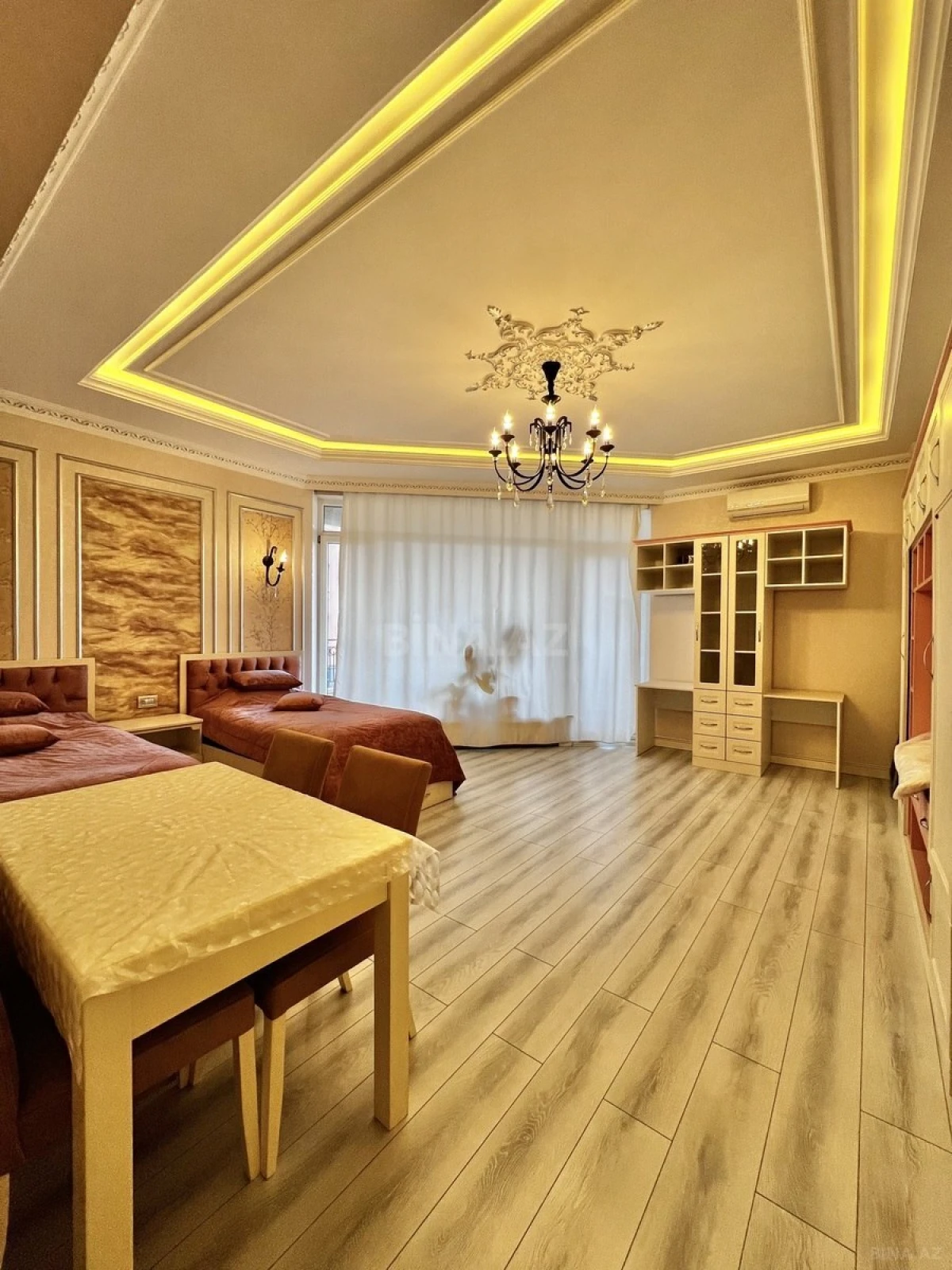 Satılır 4 otaqlı mənzil 220 m²