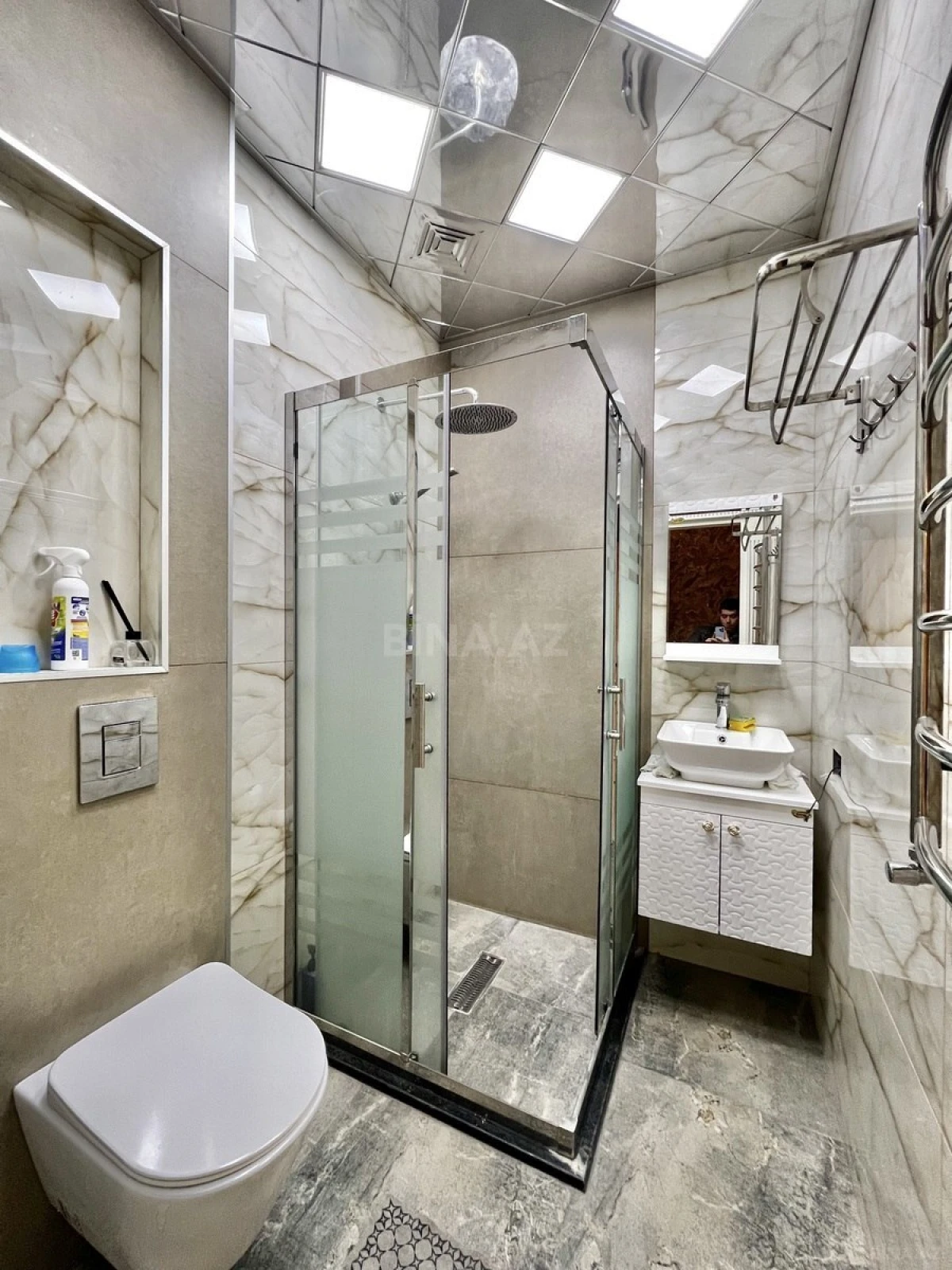 Satılır 4 otaqlı mənzil 220 m²