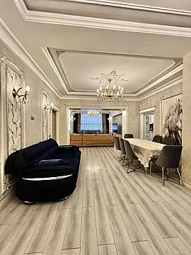 Satılır 4 otaqlı mənzil 220 m² — Bakı, Nizami 4 otaq 220.00 m²