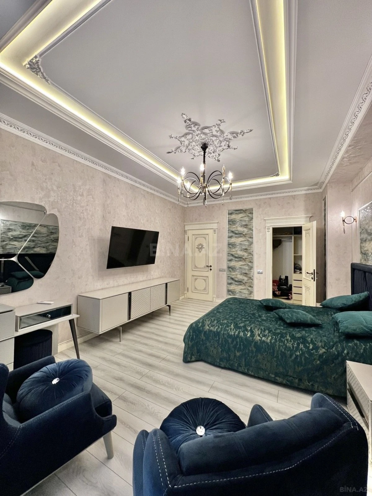 Satılır 4 otaqlı mənzil 220 m²