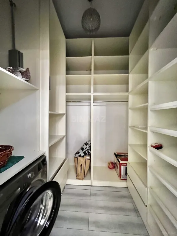 Satılır 4 otaqlı mənzil 220 m²