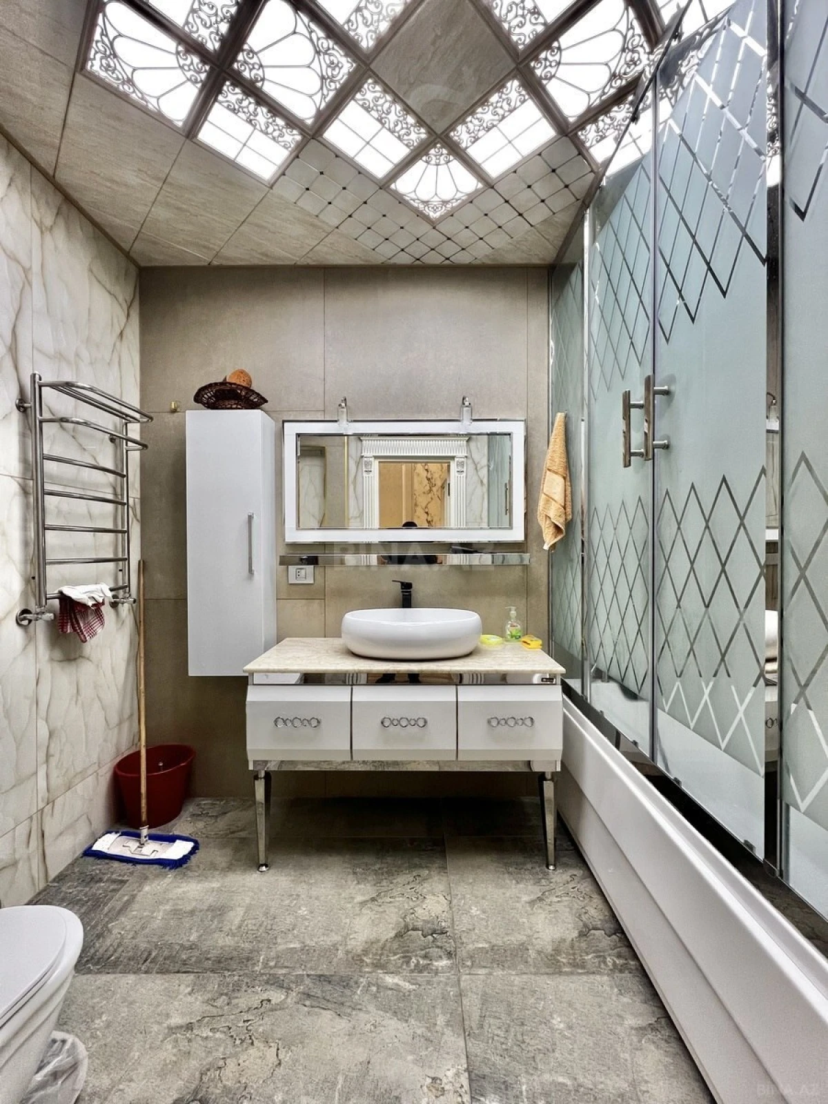 Satılır 4 otaqlı mənzil 220 m²