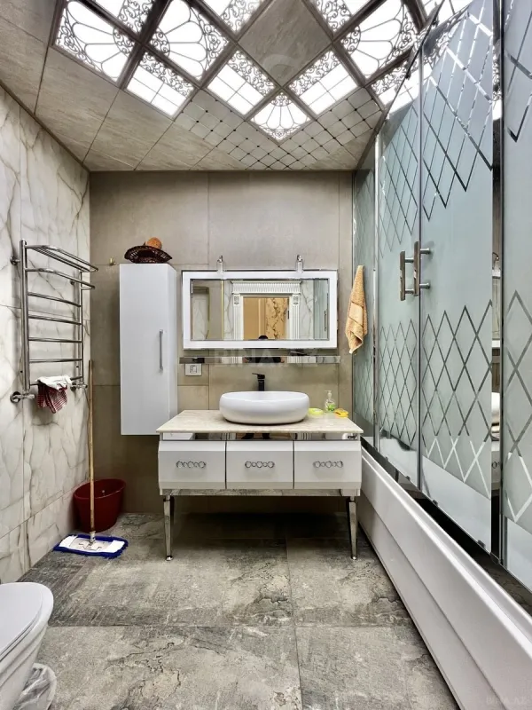 Satılır 4 otaqlı mənzil 220 m²