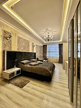 Satılır 4 otaqlı mənzil 220 m²