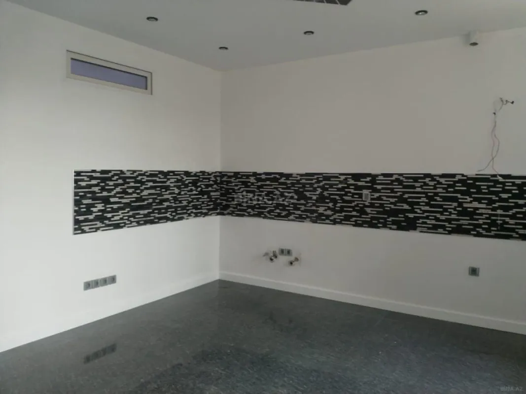 Satılır 4 otaqlı mənzil 191 m²