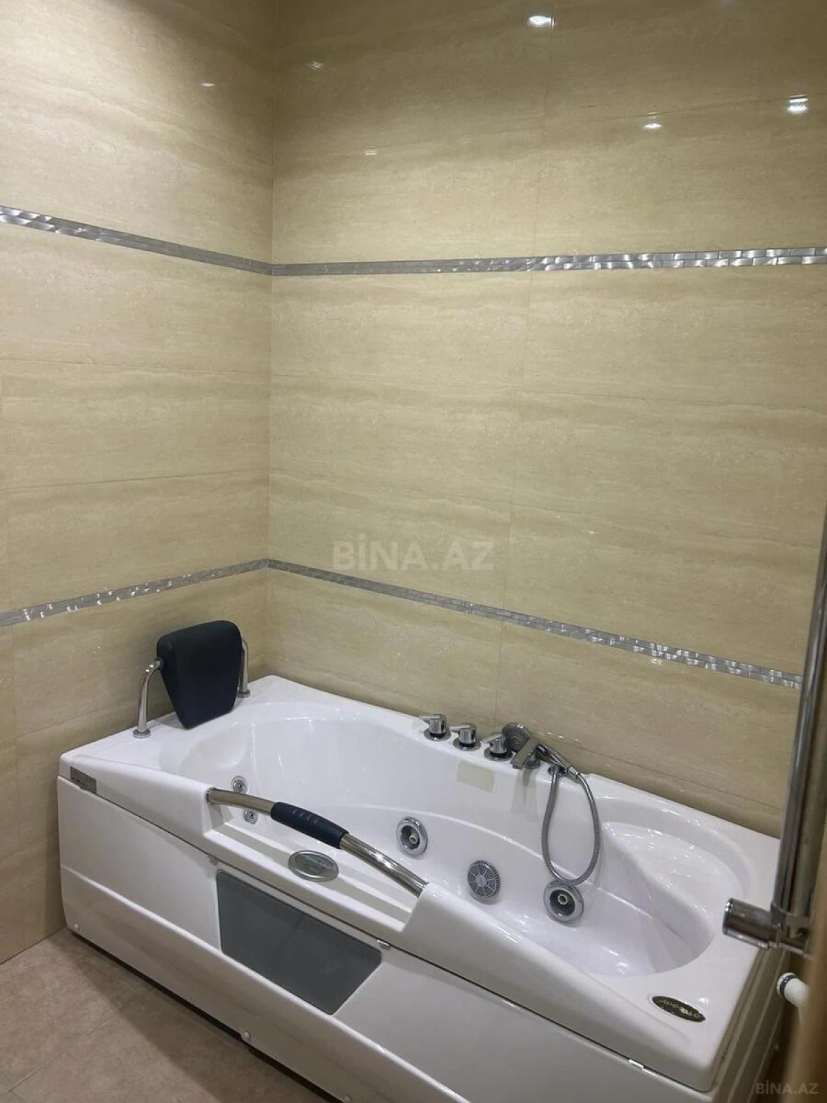 Satılır 4 otaqlı mənzil 191 m²