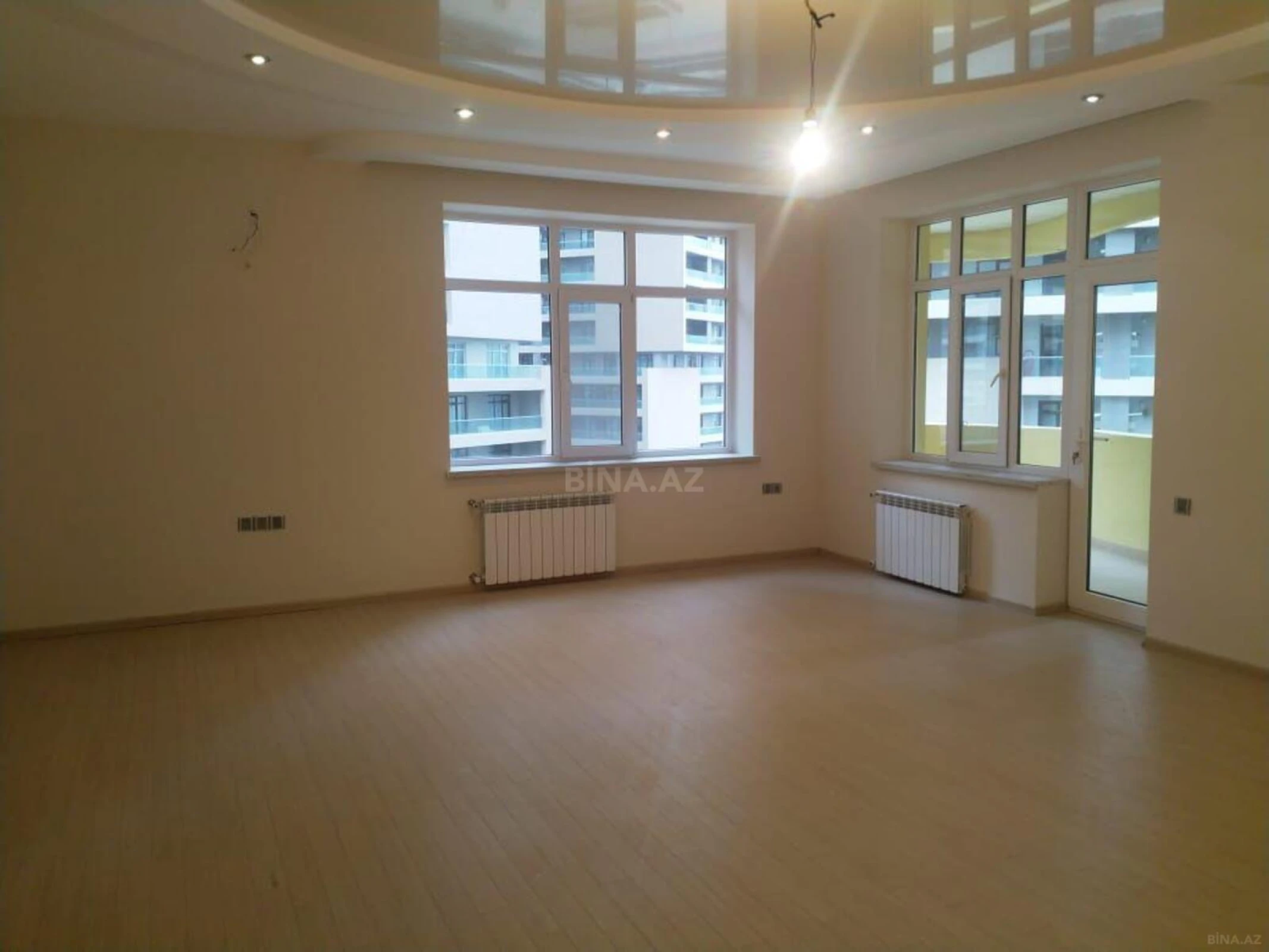 Satılır 4 otaqlı mənzil 191 m²
