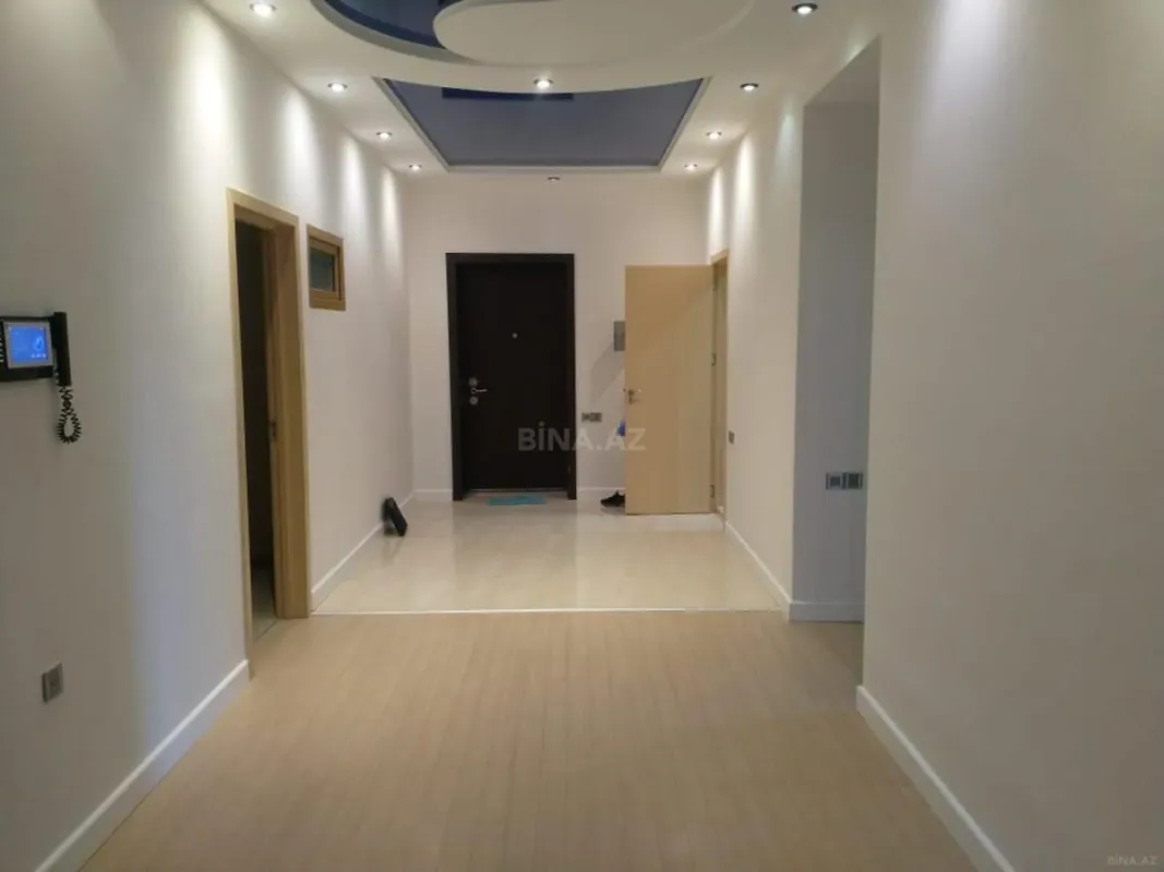 Satılır 4 otaqlı mənzil 191 m²