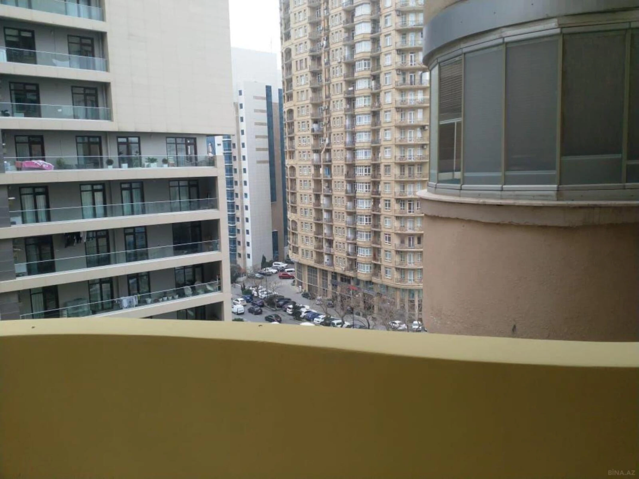 Satılır 4 otaqlı mənzil 191 m²