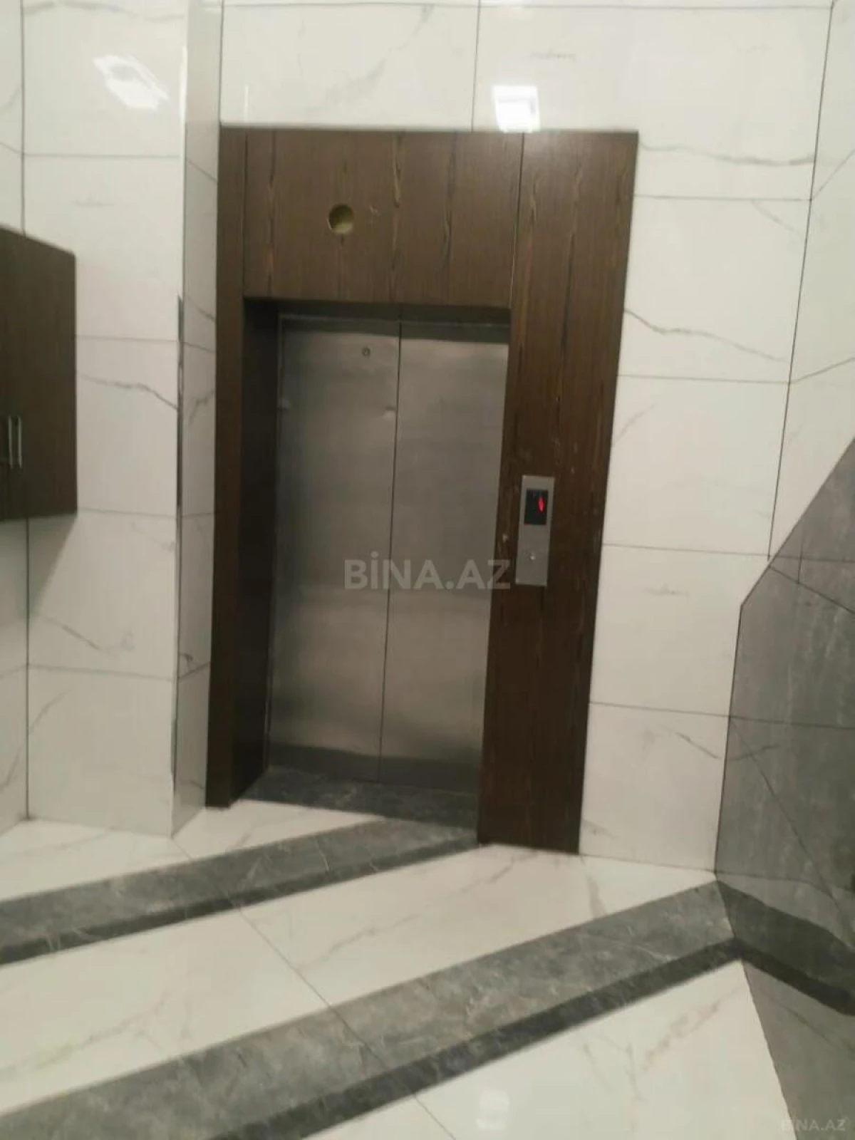 Satılır 4 otaqlı mənzil 191 m²