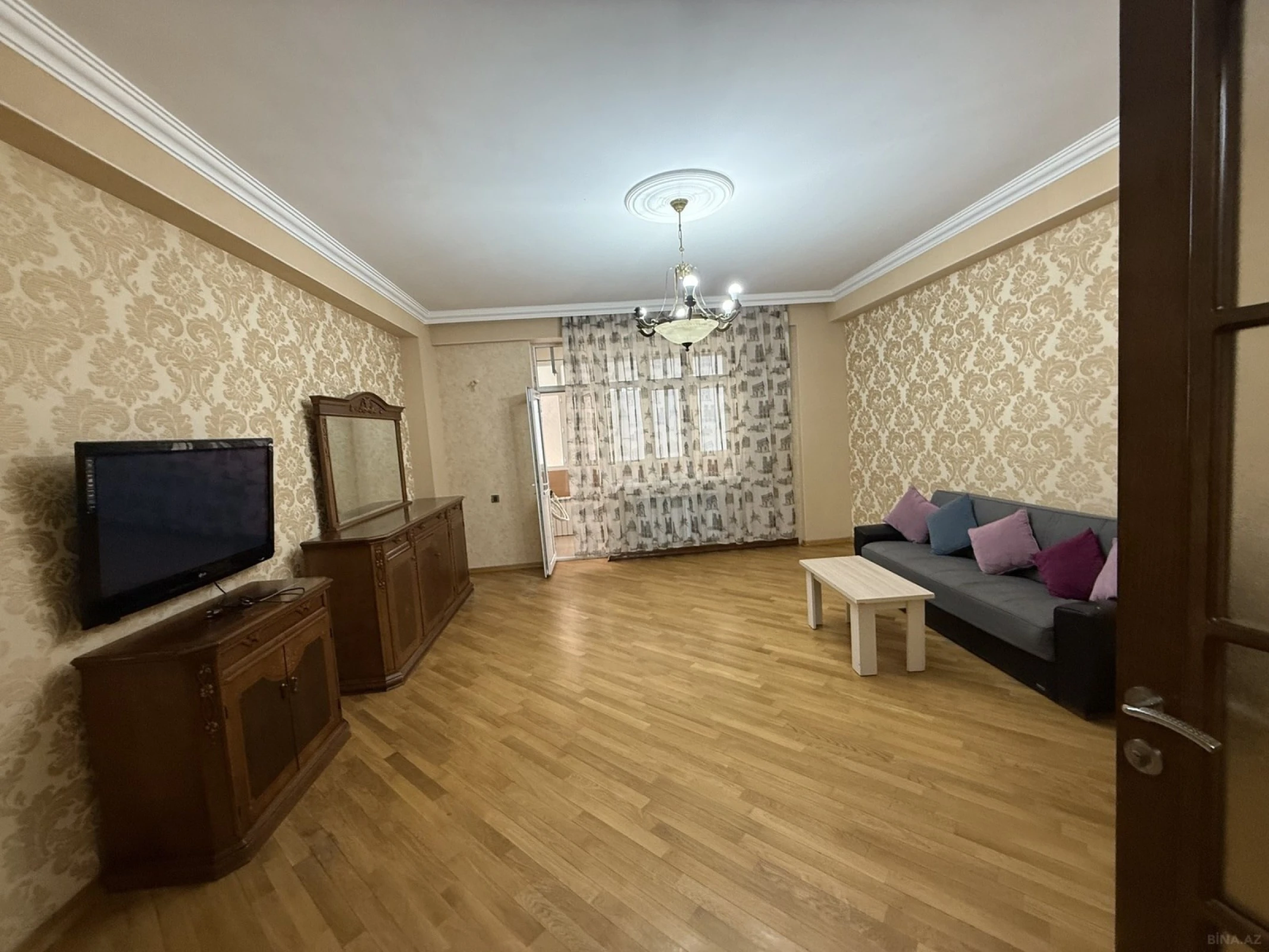 Kirayə verilir 3 otaqlı mənzil 134 m²