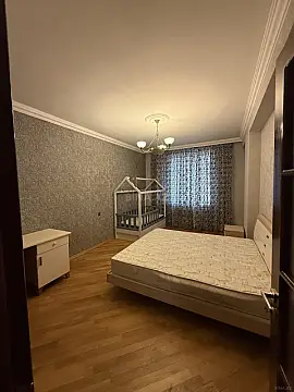 Kirayə verilir 3 otaqlı mənzil 134 m²