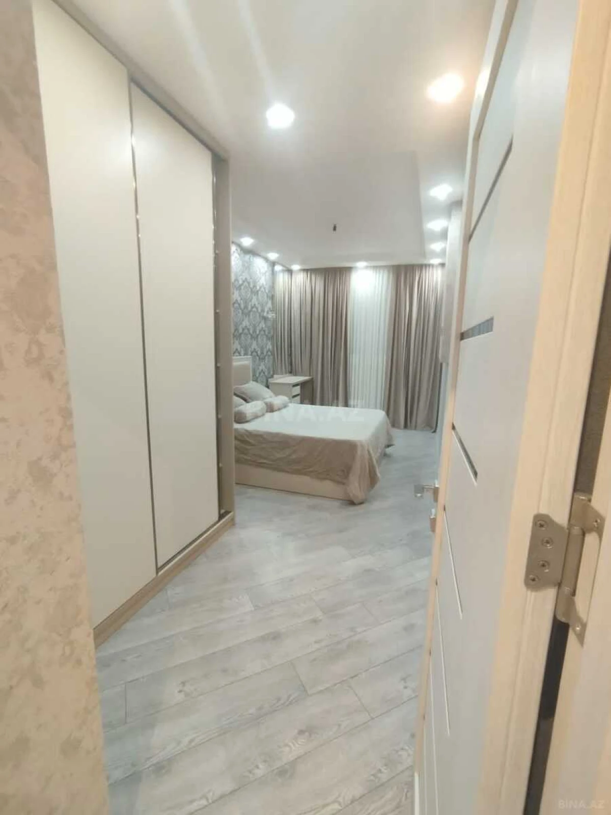 Kirayə verilir 2 otaqlı mənzil 66 m²