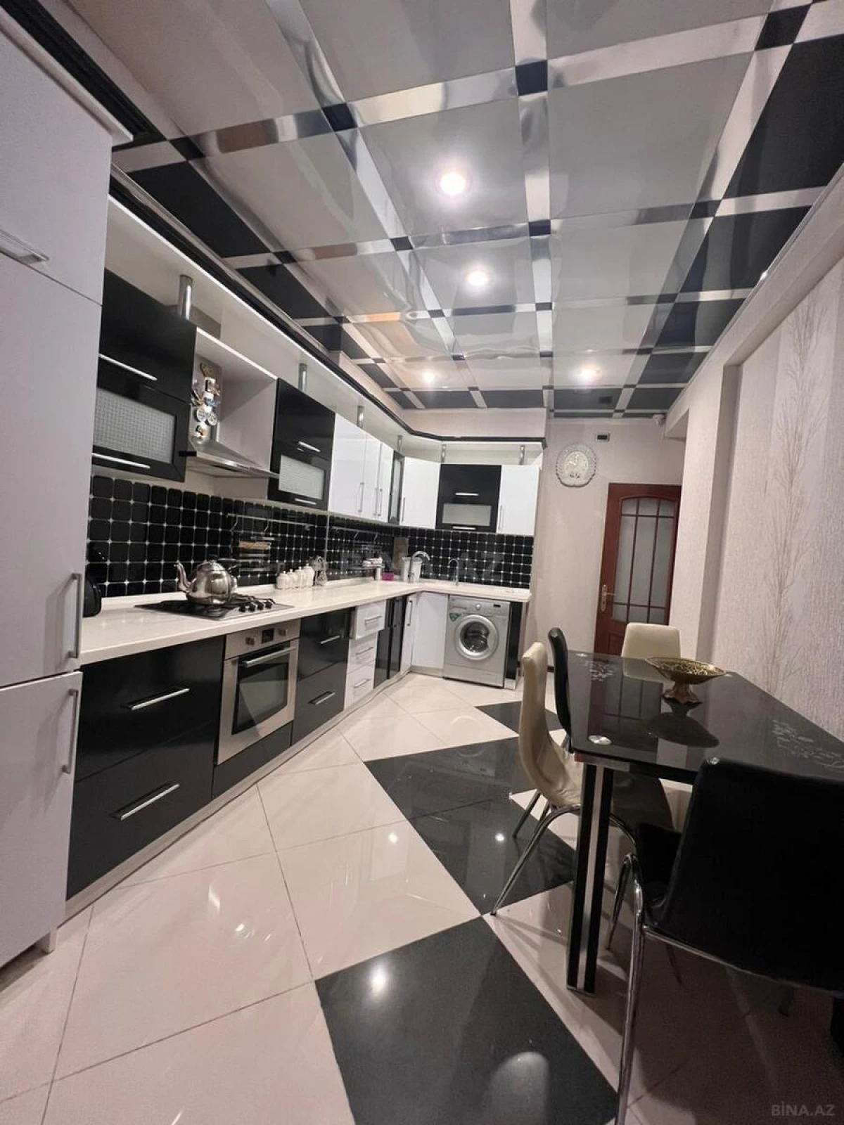 Kirayə verilir 3 otaqlı mənzil 155 m²