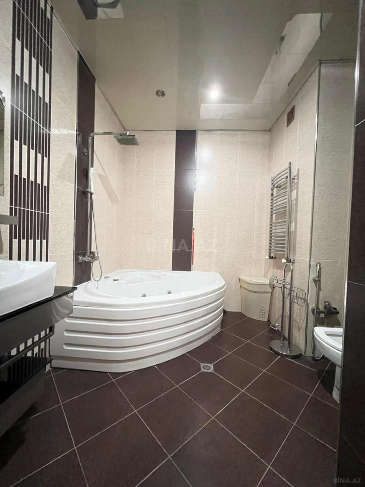 Kirayə verilir 3 otaqlı mənzil 155 m²