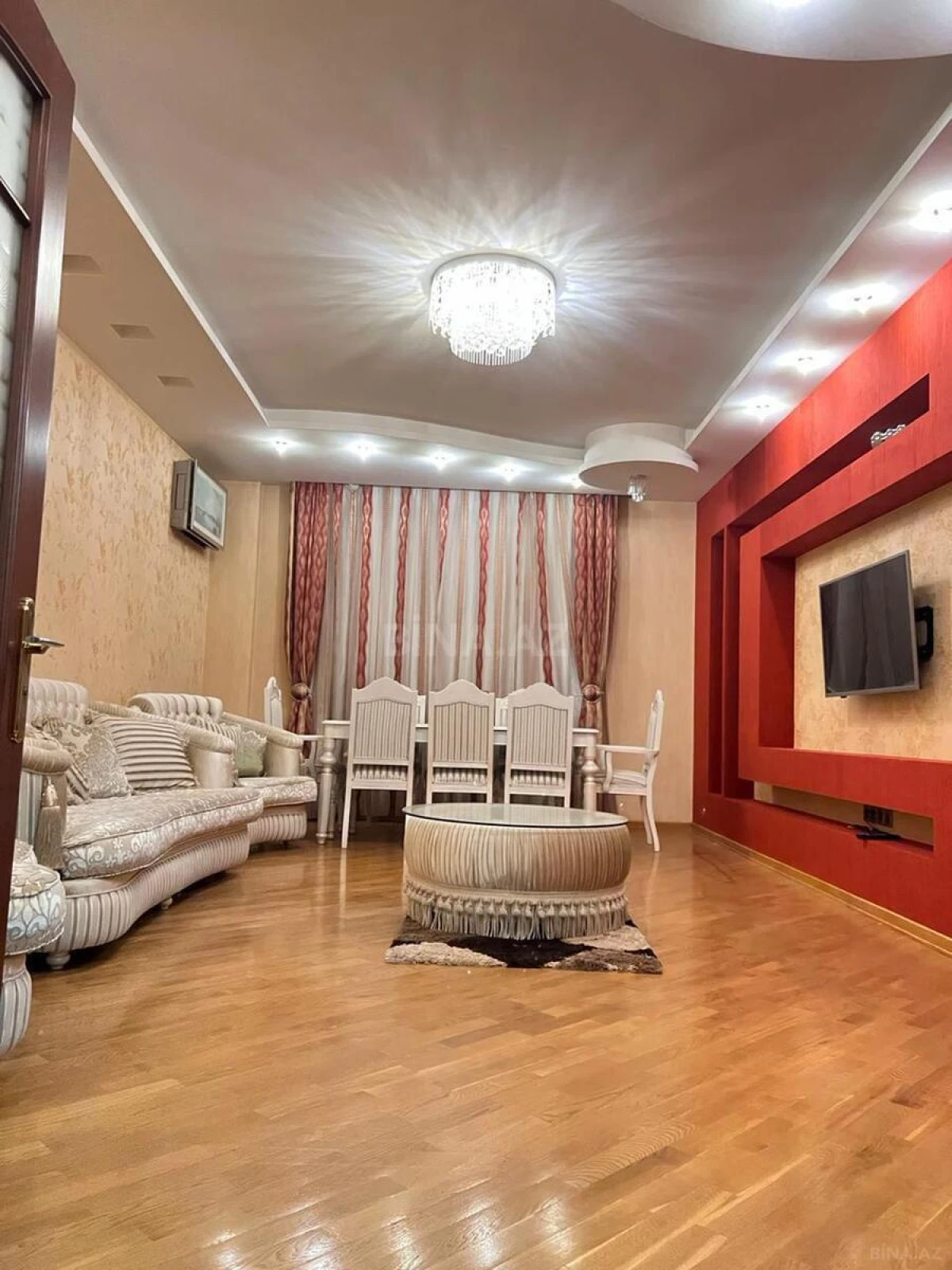 Kirayə verilir 3 otaqlı mənzil 155 m²