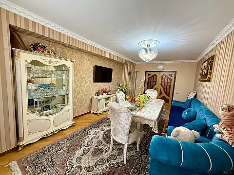 Satılır 3 otaqlı mənzil 130 m²