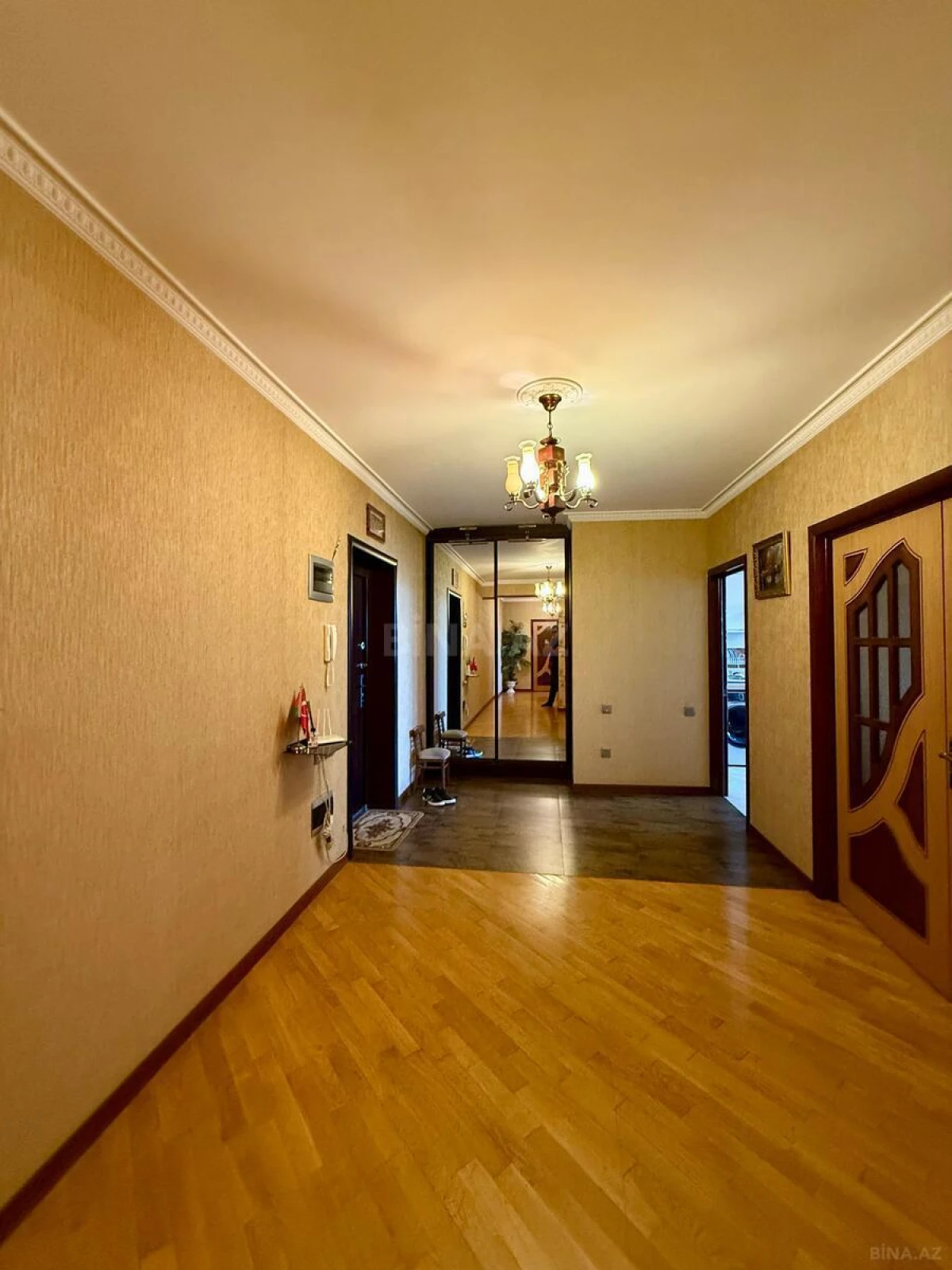 Satılır 3 otaqlı mənzil 130 m²