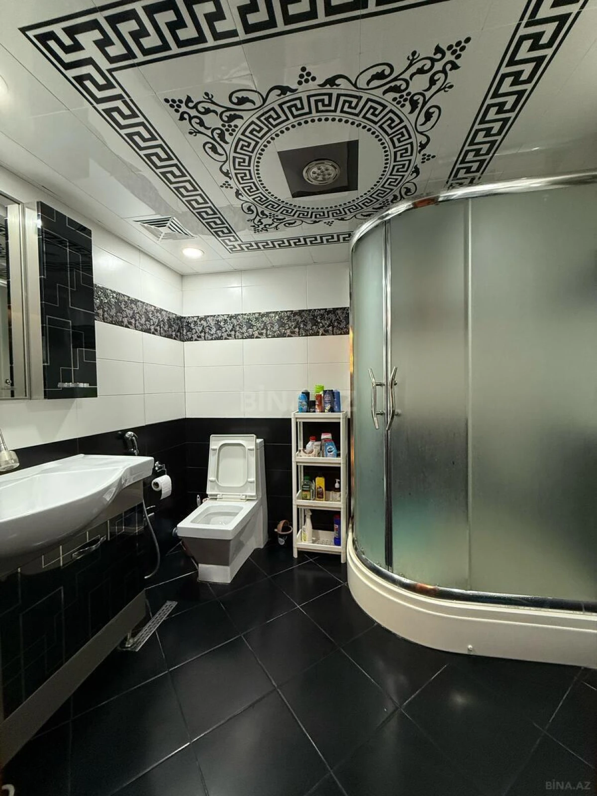 Satılır 3 otaqlı mənzil 130 m²