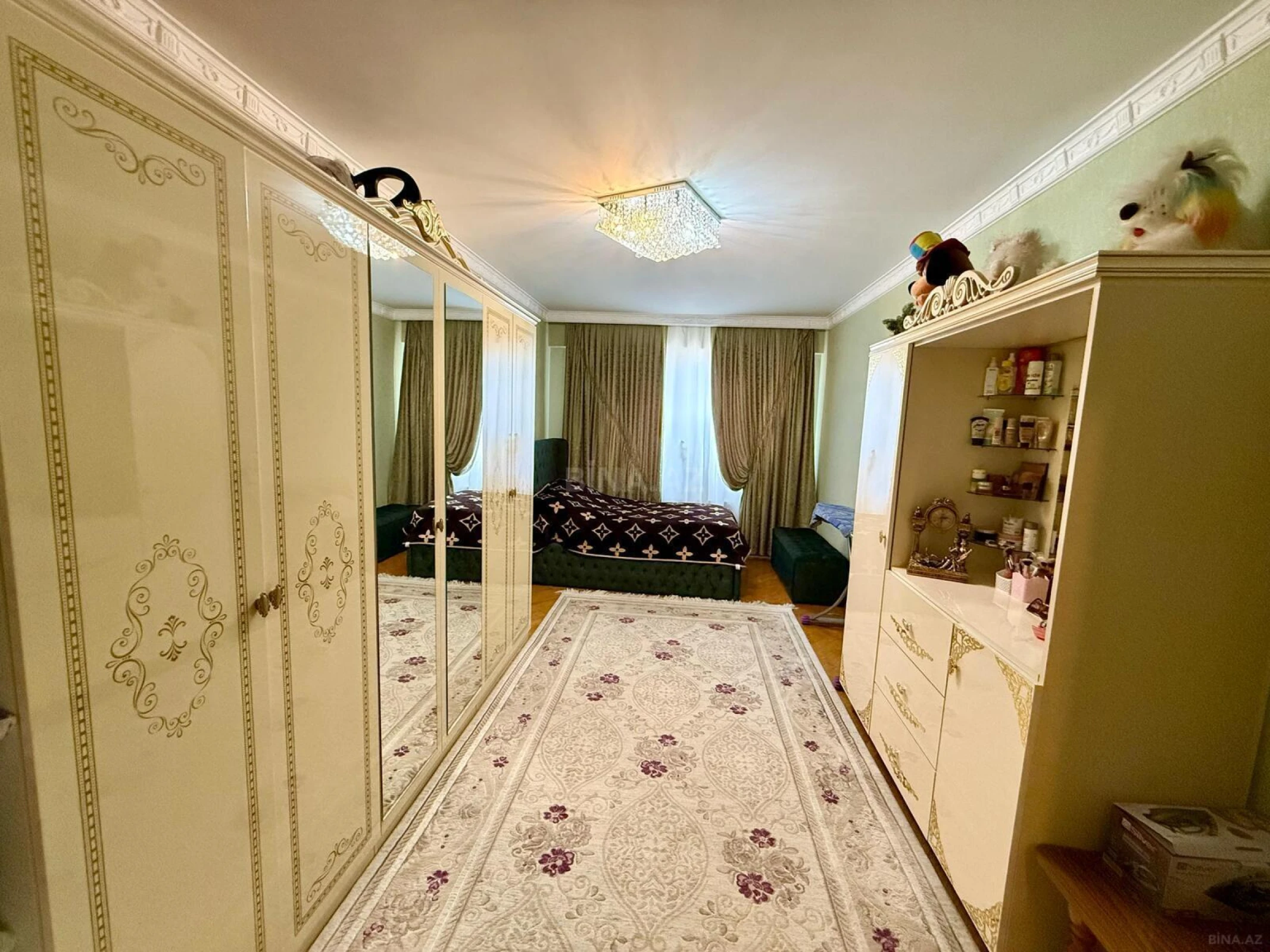 Satılır 3 otaqlı mənzil 130 m²