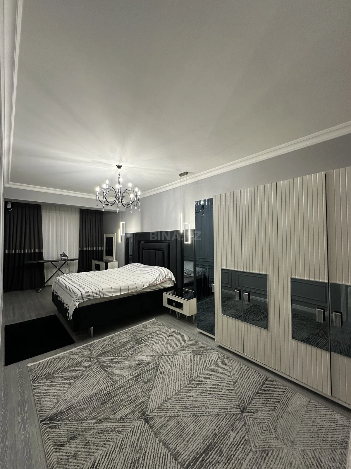 Satılır 2 otaqlı mənzil 98 m²