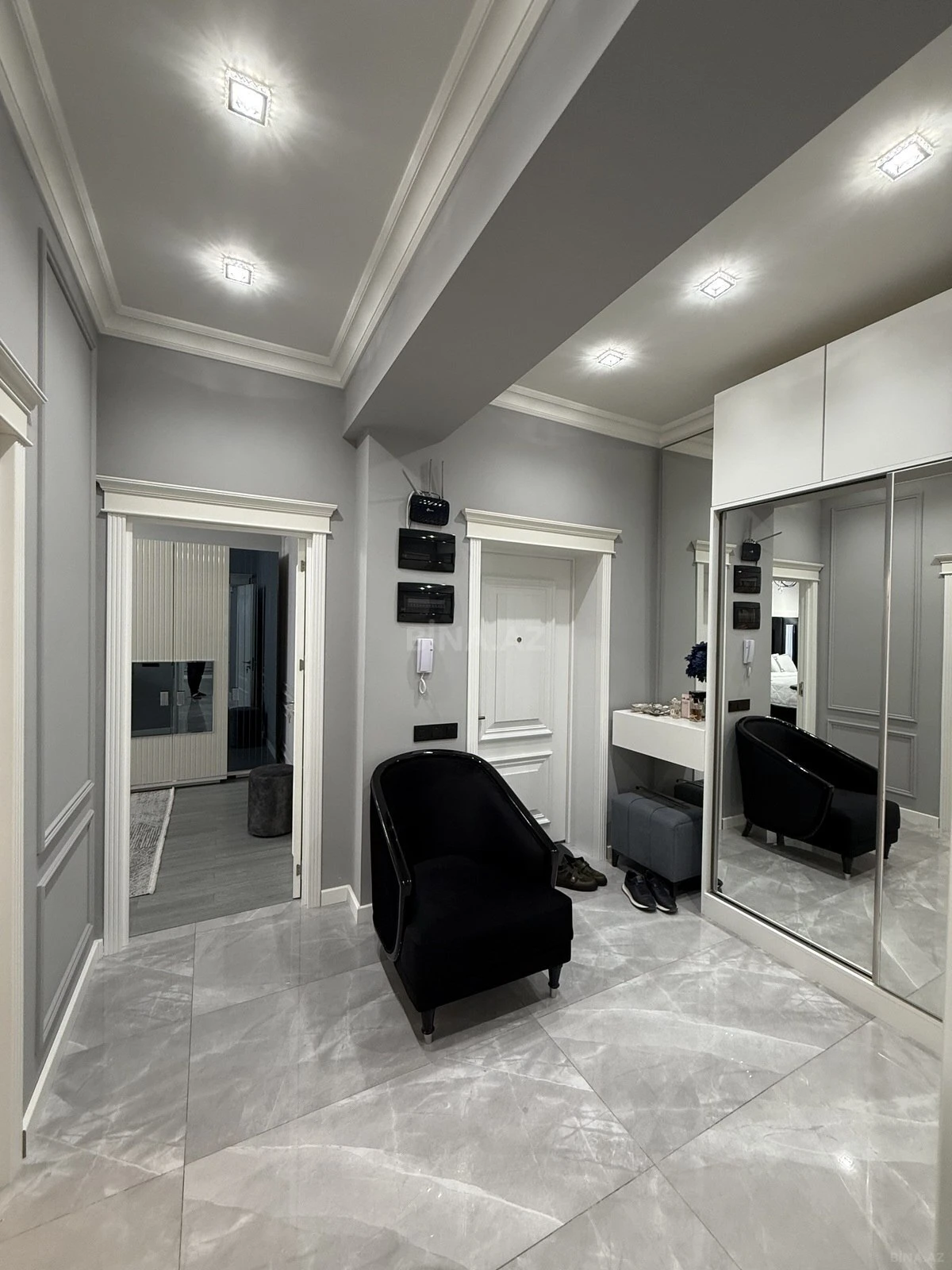 Satılır 2 otaqlı mənzil 98 m²