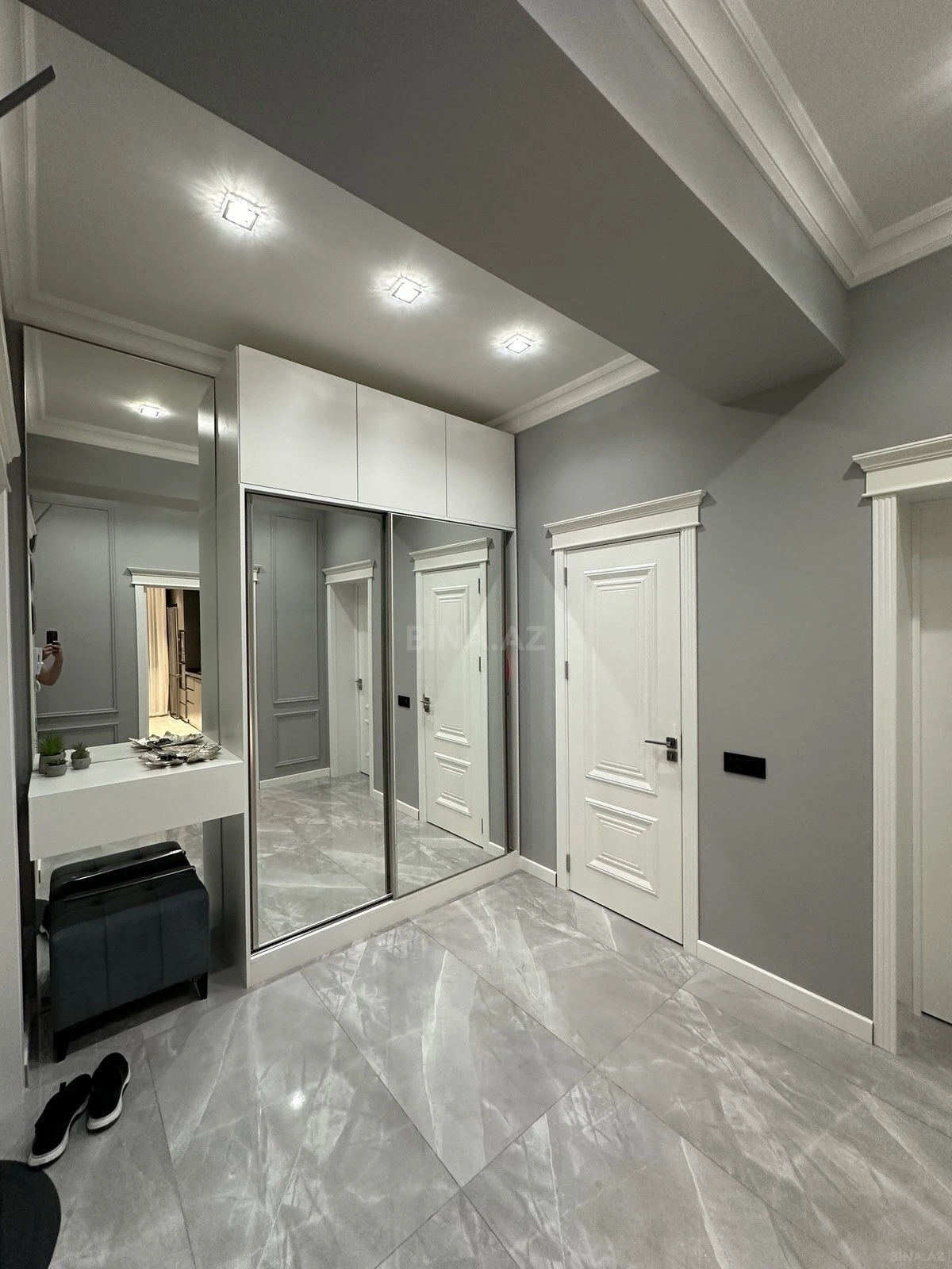 Satılır 2 otaqlı mənzil 98 m²