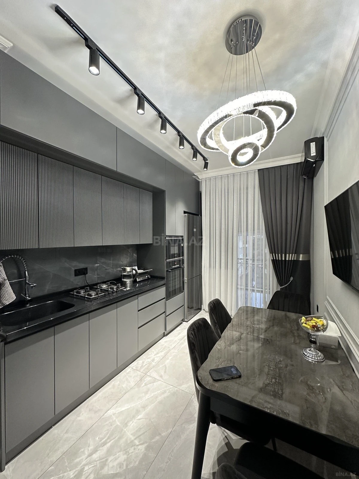 Satılır 2 otaqlı mənzil 98 m²