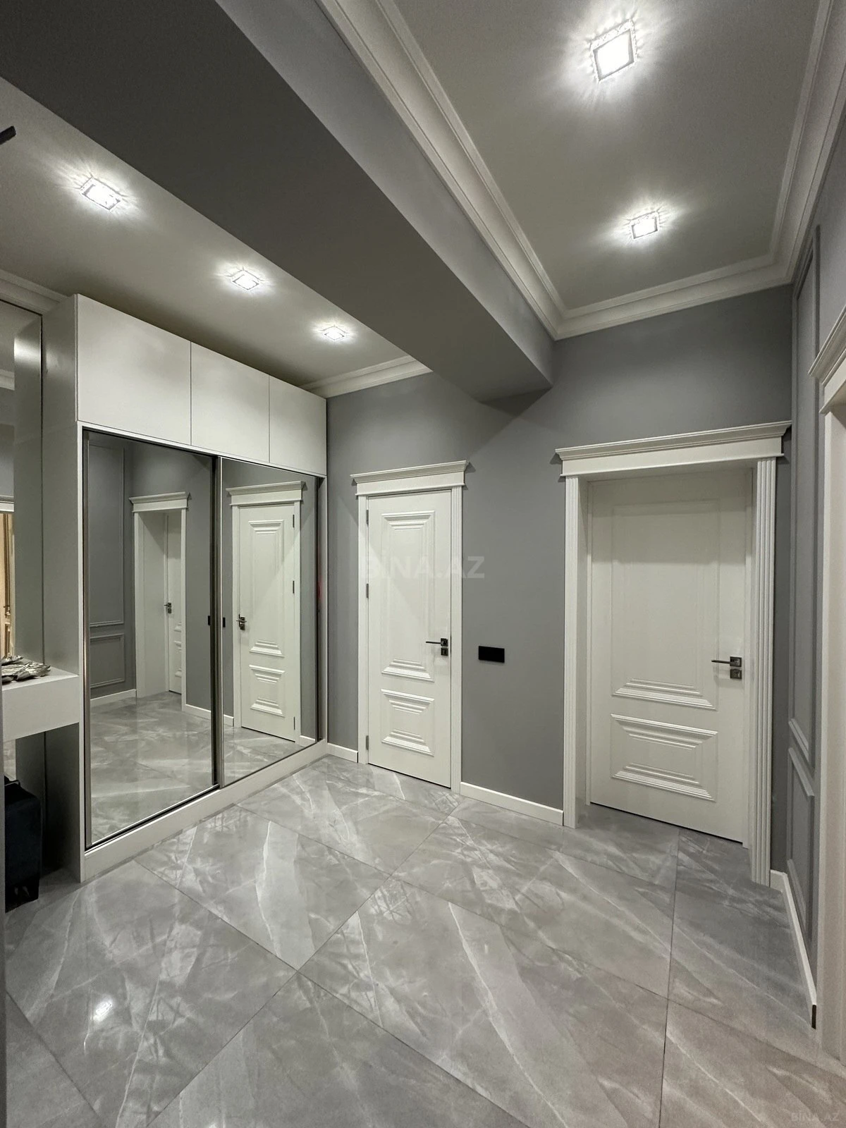 Satılır 2 otaqlı mənzil 98 m²