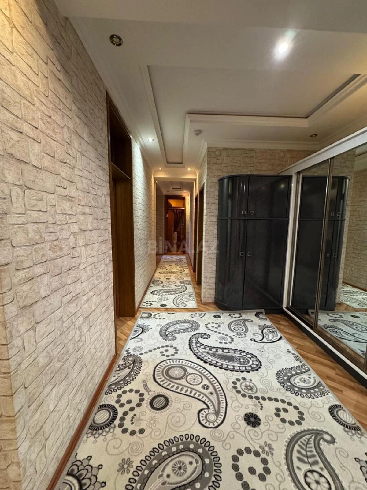 Satılır 4 otaqlı mənzil 159 m²