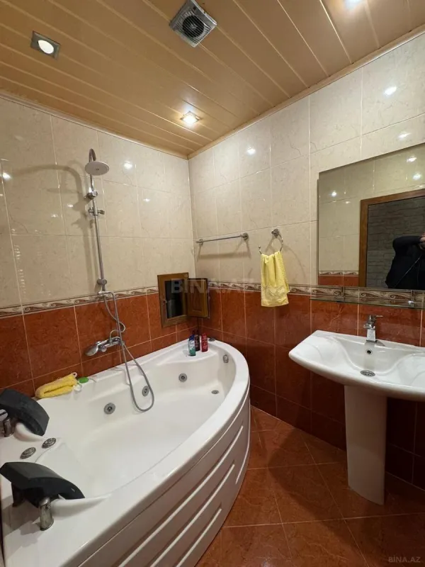 Satılır 4 otaqlı mənzil 159 m²