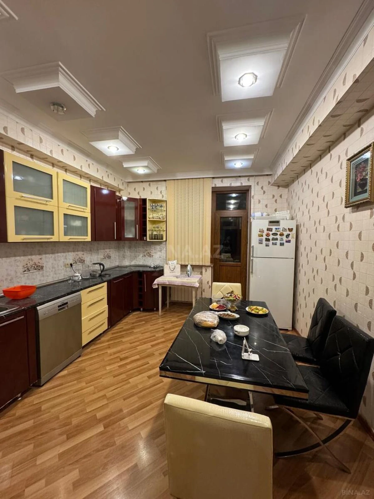 Satılır 4 otaqlı mənzil 159 m²