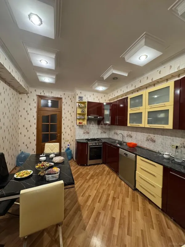 Satılır 4 otaqlı mənzil 159 m²
