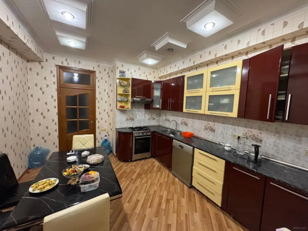 Satılır 4 otaqlı mənzil 159 m²