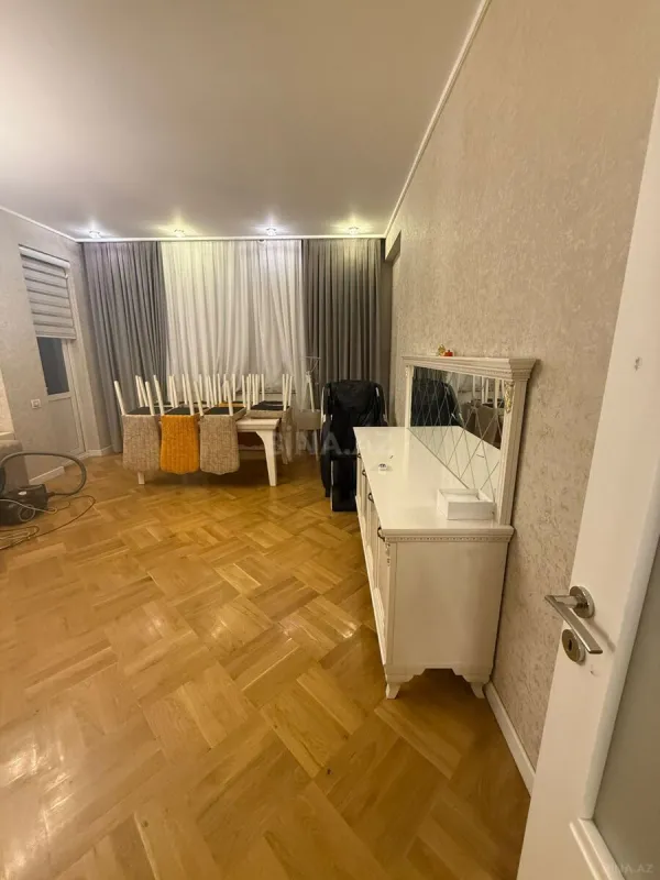 Satılır 3 otaqlı mənzil 131 m²